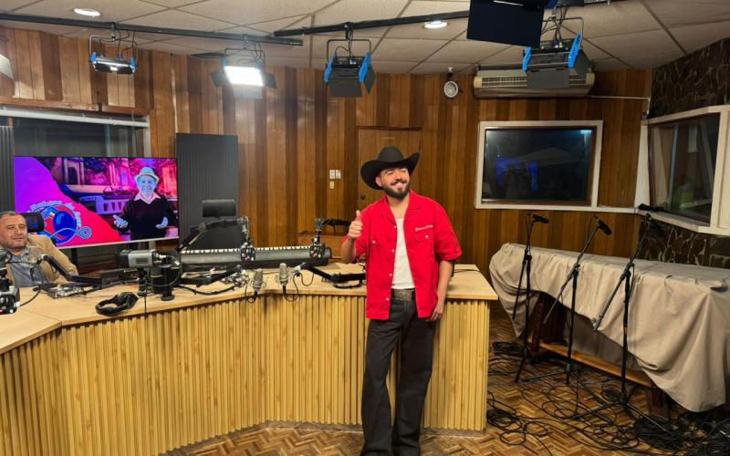 Alann Mora en Radio TGW: un recorrido por su carrera musical y legado en La Trakalosa de Monterrey