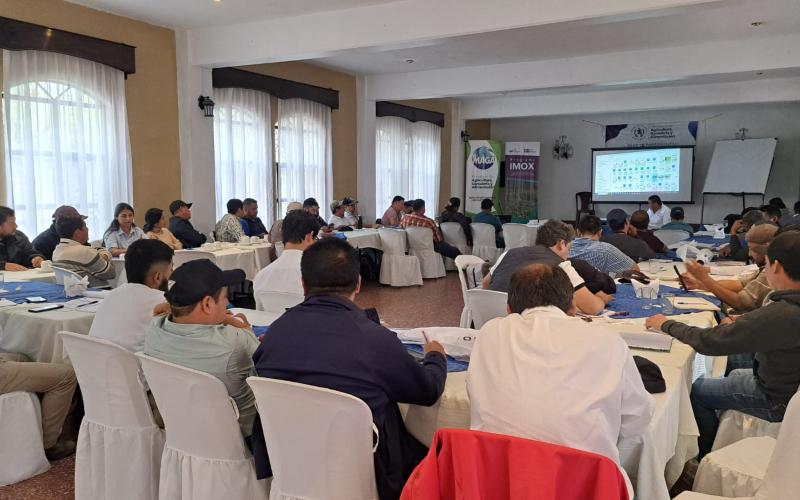 Capacitan a técnicos huehuetecos en el Programa Suelos y Agua para el Futuro