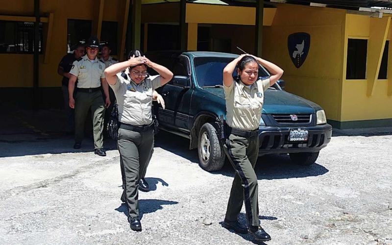Simulacro permite al personal practicar cómo actuar ante un terremoto