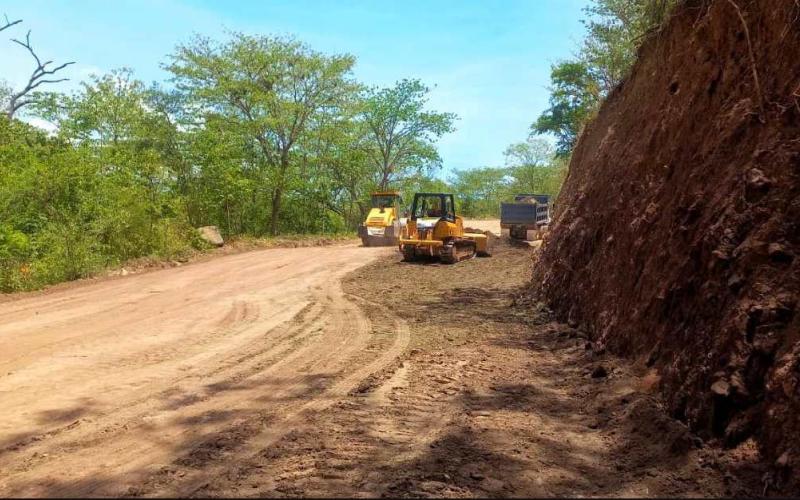 Mejoran carretera que conecta comunidades en Gualán, Zacapa