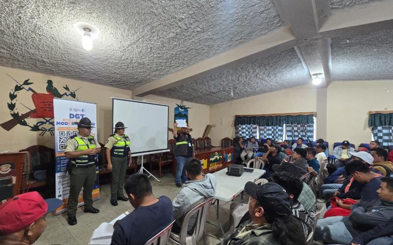 DGT capacita a 90 transportistas sobre herramientas digitales y seguridad vial en San Martín Sacatepéquez