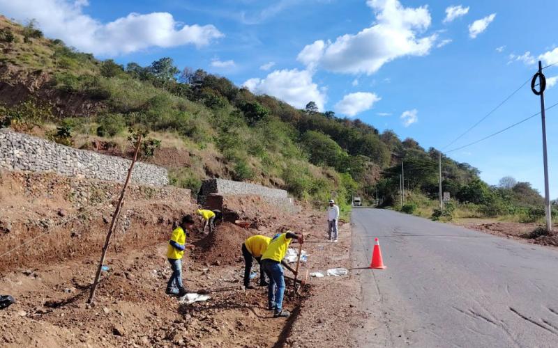 Obras de protección refuerzan la carretera en Santa Rosa 