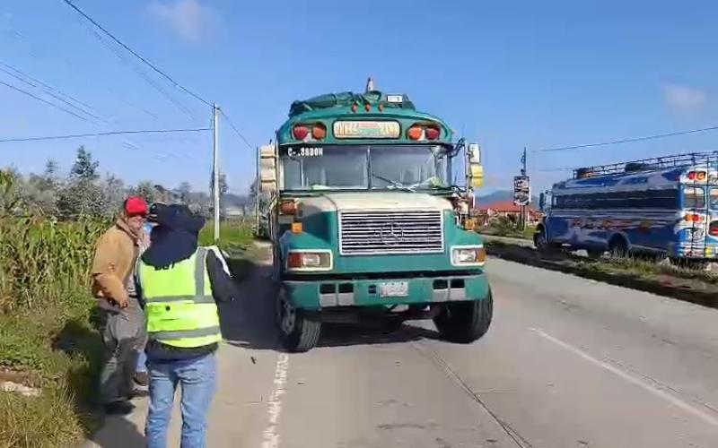 Operativo conjunto verifica 50 buses para fortalecer la seguridad de los usuarios en carretera