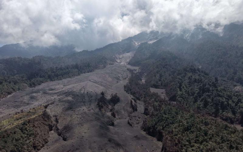 Caída de ceniza fina afectará a comunidades del flanco oeste del Volcán de Fuego