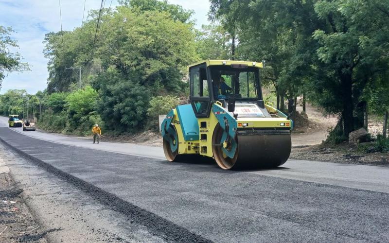 Trabajos de mantenimiento recuperan la carretera en Gualán, Zacapa