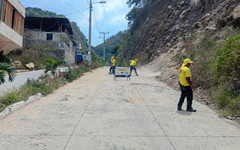 Restablecen la circulación tras derrumbe en San Pedro La Laguna, Sololá