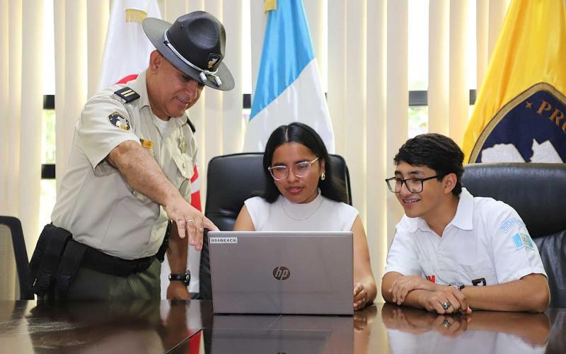 Transportistas de Retalhuleu reciben orientación sobre el Sistema Limitador de Velocidad