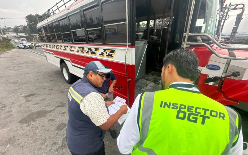 Imponen fuertes sanciones a buses extraurbanos de Chimaltenango y Retalhuleu