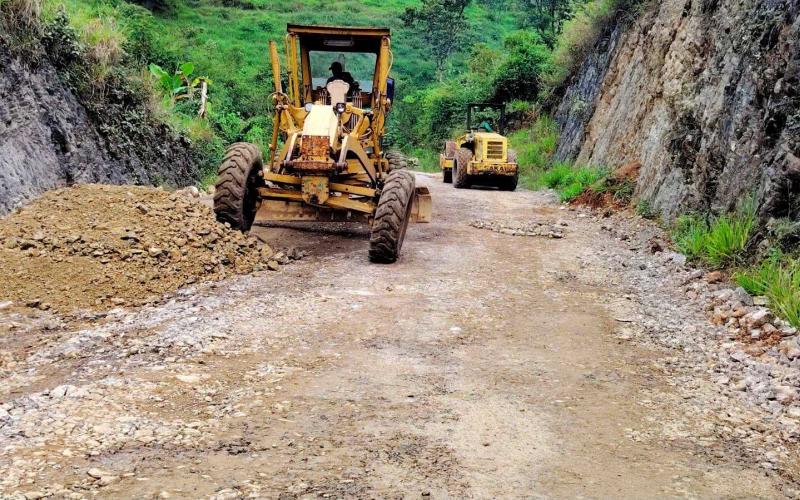 Continúan los trabajos de recuperación vial en la Zona Reina 