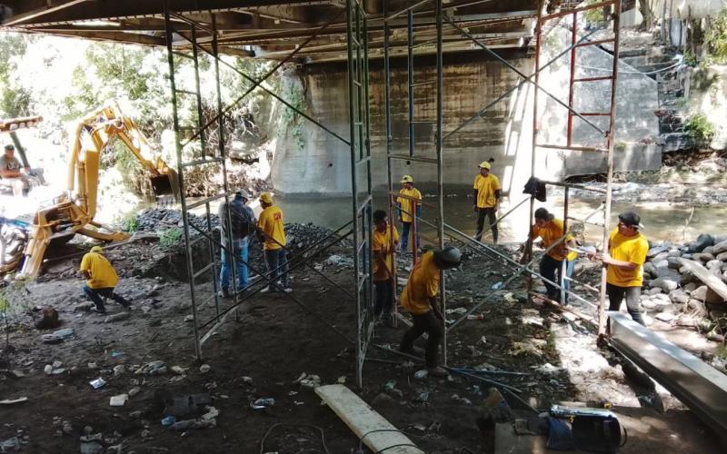 Continúan los trabajos de reforzamiento del puente La Palmilla en Zacapa