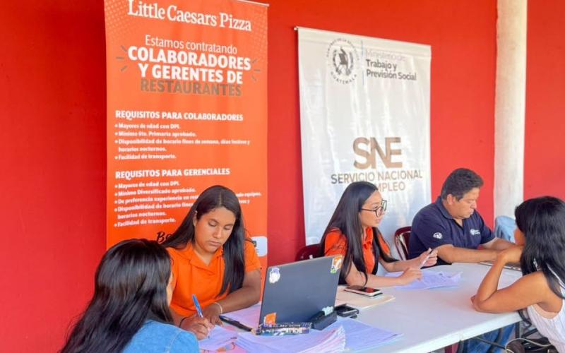 Mintrab realiza Kiosco de Empleo en Baja Verapaz