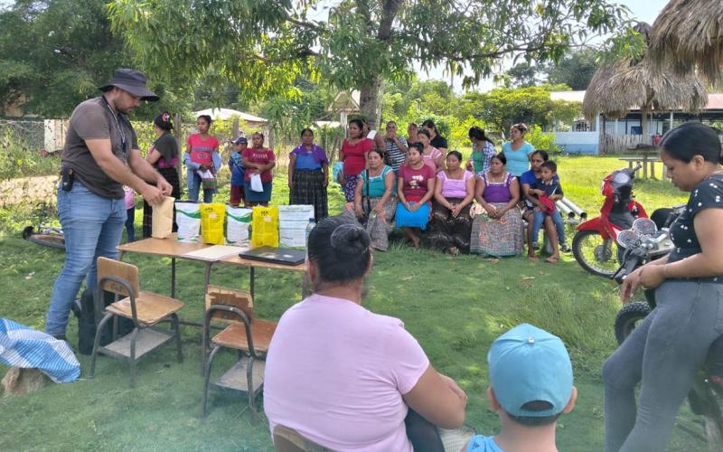 Mujeres rurales fortalecen su producción de hortalizas en Petén