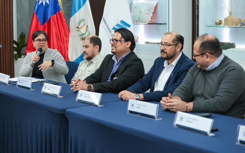 Encuentro con estudiantes del curso de semiconductores en Taiwán 2025 y 2026
