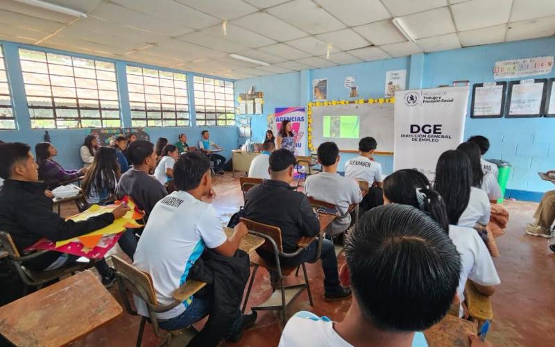 Mintrab brinda orientación laboral a 115 jóvenes