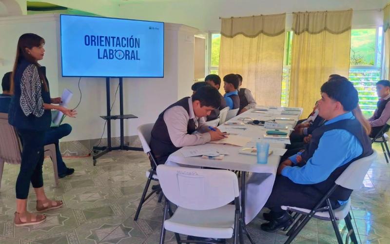 Mintrab brinda orientación laboral a 67 jóvenes