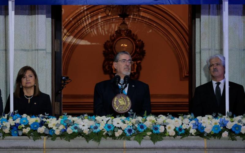 Presidente Bernardo Arévalo, la Vicepresidenta Karin Herrera y el Gobernador Mario Bernard