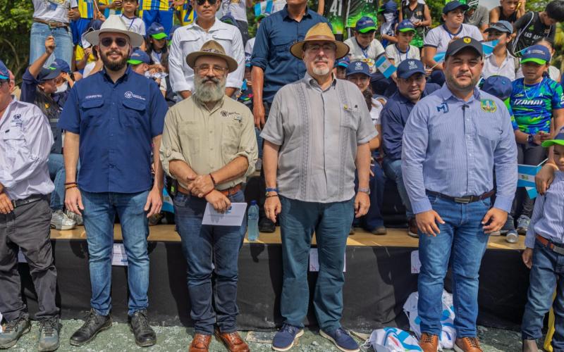 Comienza la construcción de la Ciudad Deportiva de Los Amates, Izabal