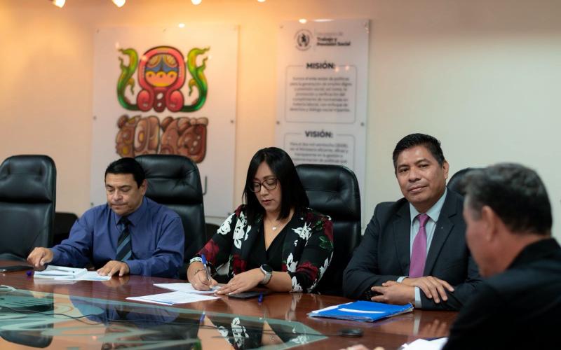 Mintrab suscribe convenio con comuna de Cabañas para implementar la VUME