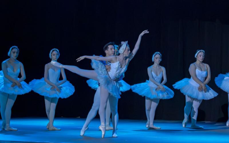 El Ballet Nacional de Guatemala deslumbra con “El Lago de los Cisnes” en una velada histórica para el Colegio Americano