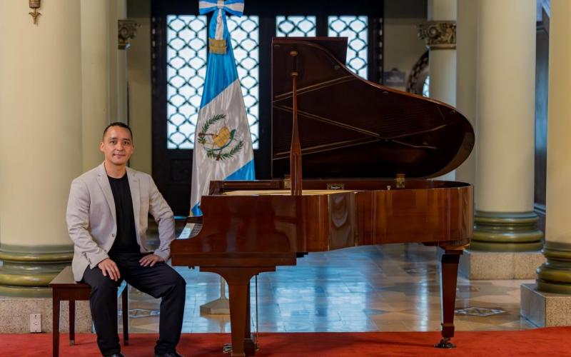 El maestro Junior Medina ensayó su próximo repertorio en el Palacio Nacional de la Cultura
