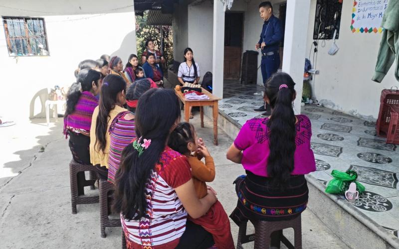 Mujeres de San Sebastián, Huehuetenango rescatan la simbología de la indumentaria Mam