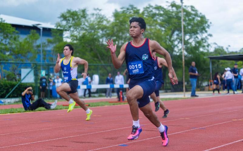 Atletismo destaca en los I Juegos Deportivos Universitarios Nacionales 2026