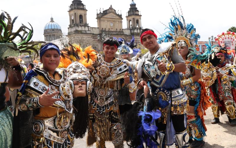 Encuentro de Conviteros 2026: Más de un centenar de agrupaciones llenan de color y música el Centro Histórico
