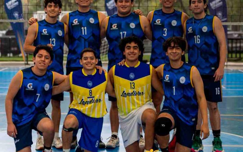 ¡Remates, bloqueos y emoción en el voleibol universitario!
