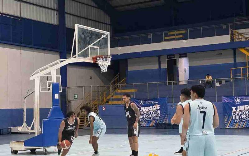 ¡El baloncesto masculino ya vive la emoción universitaria!