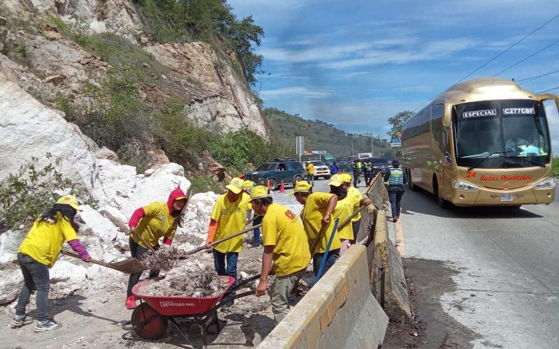 Equipos del CIV atienden 146 emergencias viales para mantener conectadas a las comunidades durante la temporada de lluvias