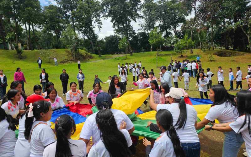 Más de 250 personas participaron en jornada de senderismo activo en Iximché