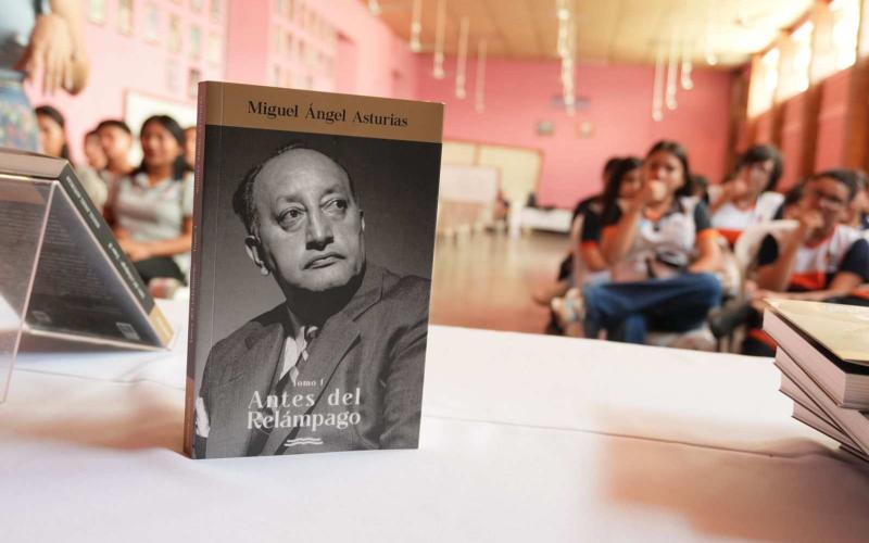 Editorial Cultura acerca la obra de Miguel Ángel Asturias a estudiantes de Chiquimula