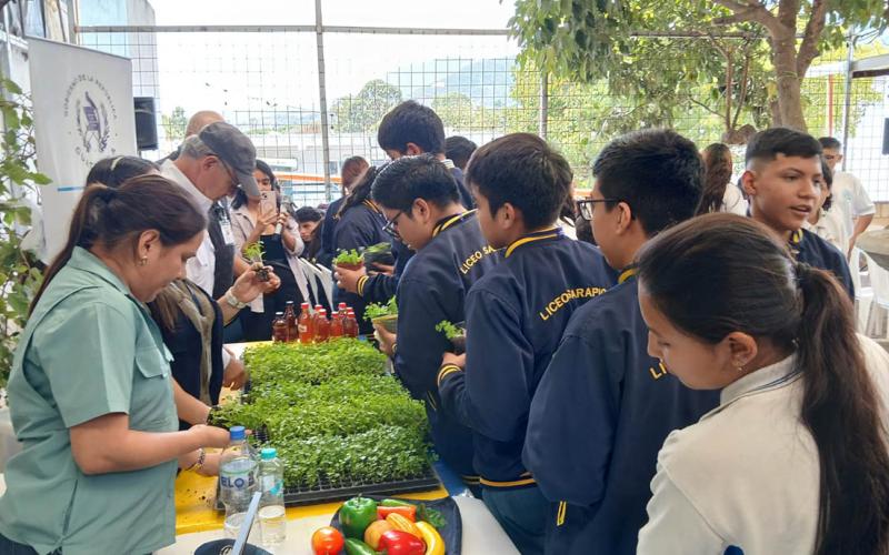 Acercamos la agricultura urbana y la nutrición a estudiantes