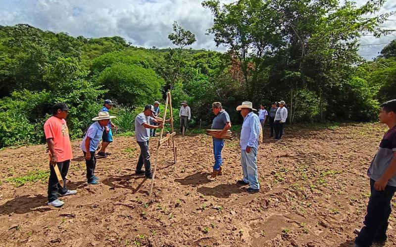 Agricultores de Zacapa son capacitados en el programa Suelos y Agua para el Futuro 