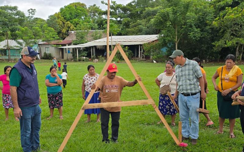 Aprenden prácticas para aprovechar el agua de lluvia