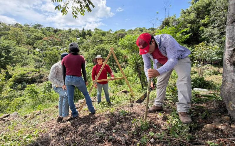 CADER de Jalapa recibe capacitación del programa Suelos y Agua para el Futuro