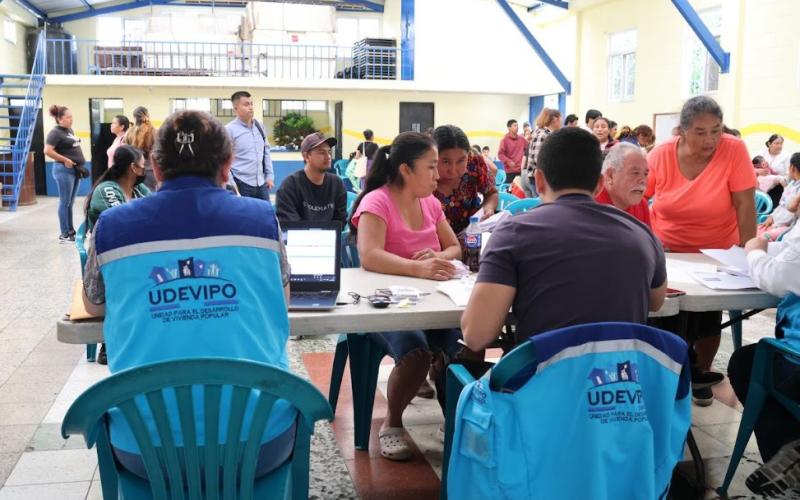 Familias de Villa Nueva reciben asesoría para proteger sus terrenos
