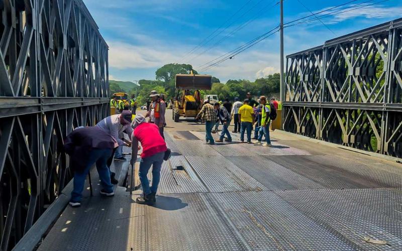 Puente Santiago recibe mantenimiento