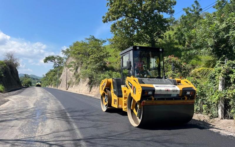 Mejoran carretera entre Llano Las Pitas y Anguiatú para facilitar la movilidad en Chiquimula