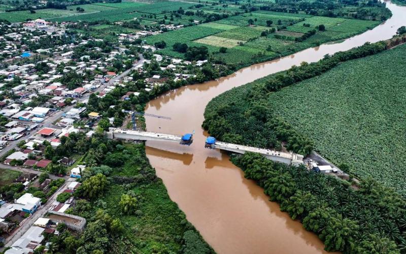 Construcción de puente La Blanca–Ocós avanza en beneficio de más de 40 mil habitantes