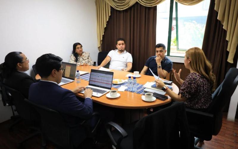 Transportistas de Alta Verapaz y Huehuetenango reciben orientación de la DGT