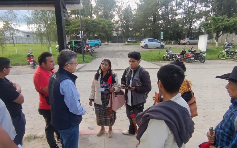 El ministro de Salud conversó con líderes comunitarios de Quiché en las instalaciones del hospital.