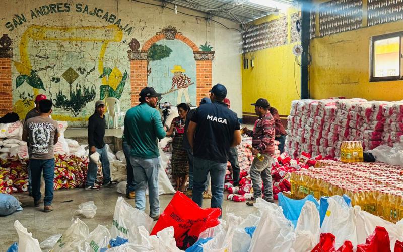 Entregan más de 11 mil raciones de alimentos a familias de tres municipios