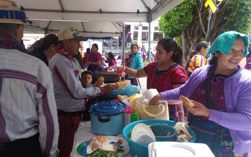 Feria del Agricultor una puerta del comercio justo en Huehuetenango