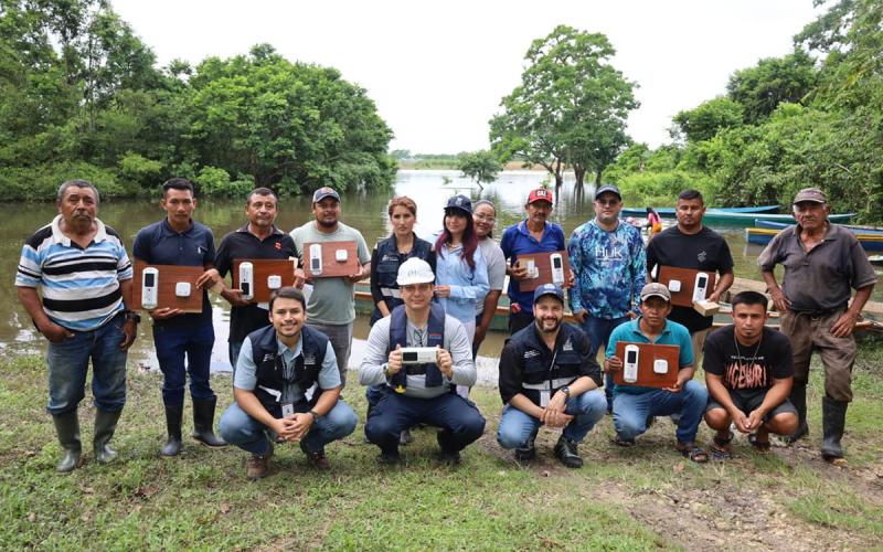 Pescadores de Petén reciben dispositivos de monitoreo satelital para sus faenas