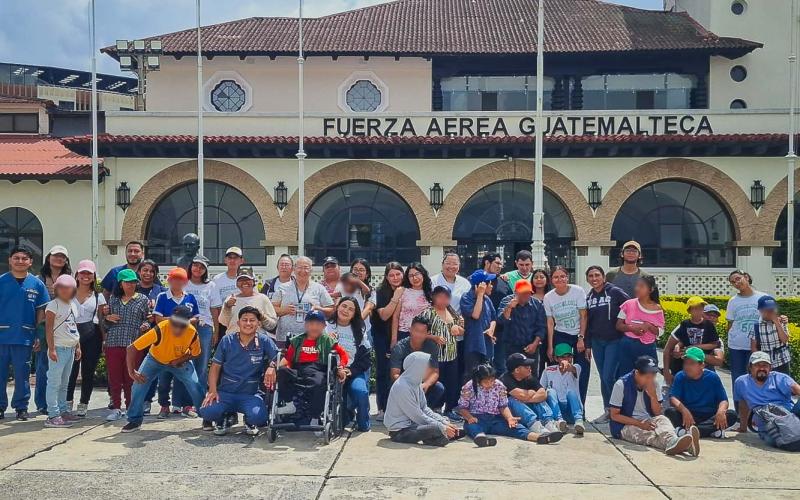 Una visita llena de emoción y sonrisas a la Fuerza Aérea Guatemalteca
