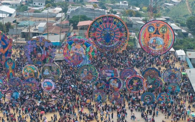 17 de octubre: se conmemora el Día Internacional del Patrimonio Cultural Inmaterial. 