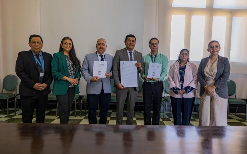 Fomento de las Artes entrega al IGSS la música reconstruida de una composición de hace más de 70 años