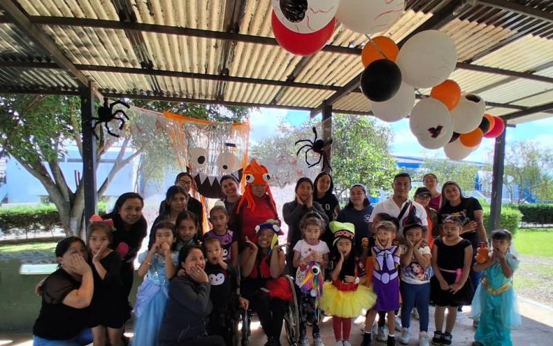Academia de Danza del Parque Erick Barrondo festejó con disfraces el festival de Halloween