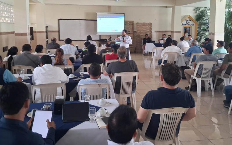 Productores agropecuarios de Retalhuleu conocen beneficios de un régimen tributario especial
